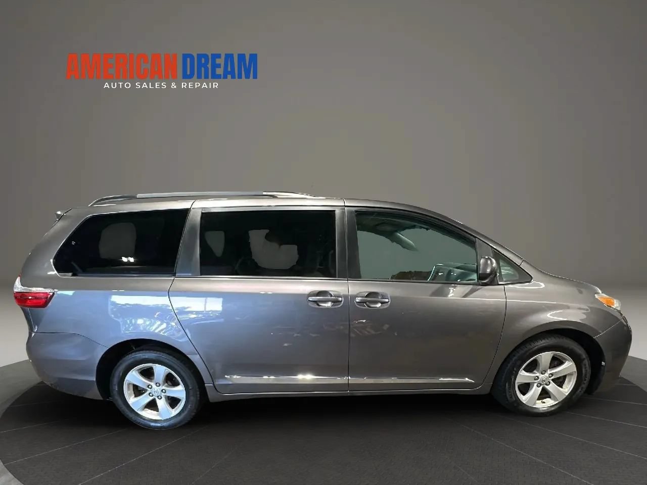Used 2017 Toyota Sienna LE FWD image 6