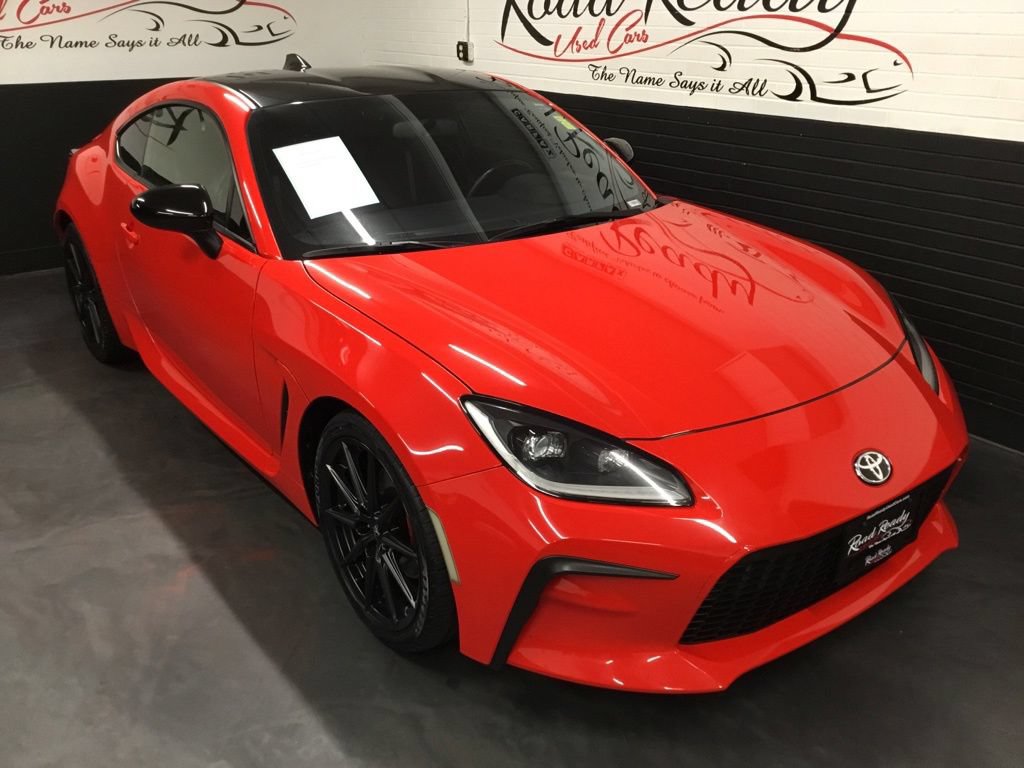 Used 2024 Toyota GR86 Premium RWD image 2