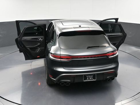 Certified 2025 Porsche Macan image 34