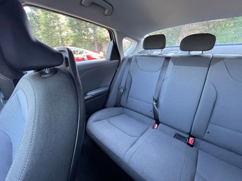 Used 2025 Kia K4 LXS image 38