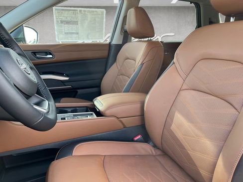 New 2025 Nissan Pathfinder Platinum image 19