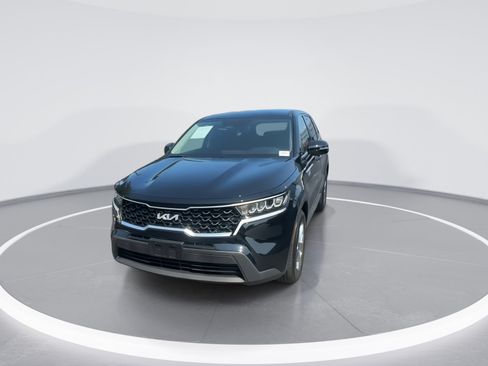 Used 2023 Kia Sorento LX FWD image 3