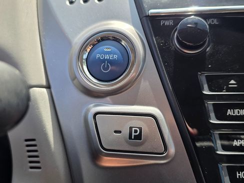 Used 2015 Toyota Prius V Three FWD image 36