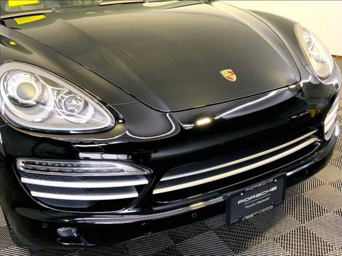 Used 2014 Porsche Cayenne Platinum Edition AWD/4WD image 34
