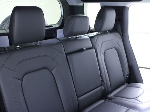 Used 2025 Land Rover Defender 110 S image 14