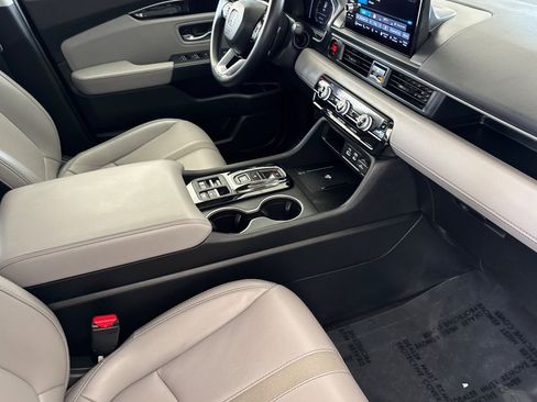 Used 2025 Honda Pilot Touring image 16