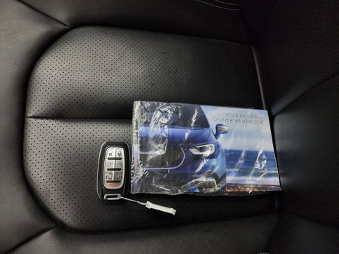 Used 2024 Chrysler Pacifica Touring-L image 57