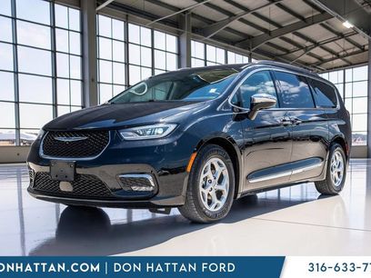 Used 2023 Chrysler Pacifica Limited