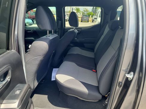 Used 2022 Toyota Tacoma TRD Sport w/ Technology Package RWD image 11