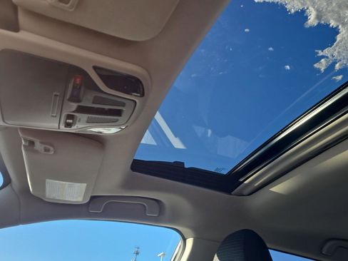 Used 2025 Subaru Outback Premium w/ Popular Package #1A image 9