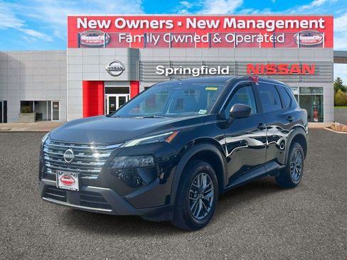 Used 2025 Nissan Rogue S AWD/4WD image 2
