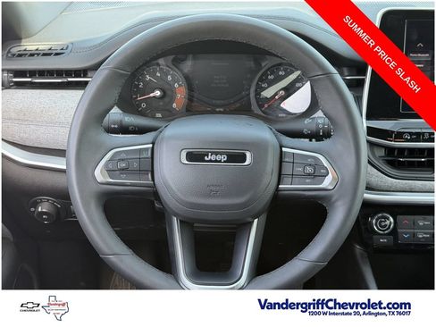 Used 2025 Jeep Compass Latitude w/ Sun & Sound Group AWD/4WD image 12