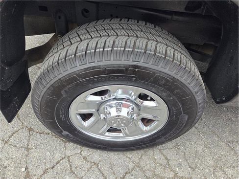 Used 2017 RAM 2500 Tradesman w/ Chrome Appearance Group RWD image 17