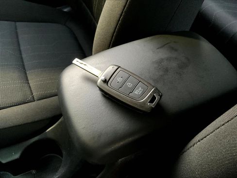 Used 2025 Hyundai Venue SE FWD image 31