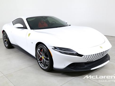 Used 2023 Ferrari Roma image 3