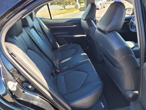 Used 2023 Toyota Camry SE image 12