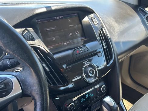 Used 2013 Ford Focus Electric Hatchback FWD image 16