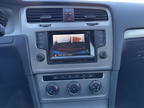 Used 2015 Volkswagen Golf SE image 19