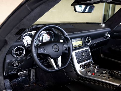 Used 2012 Mercedes-Benz SLS AMG Base image 17