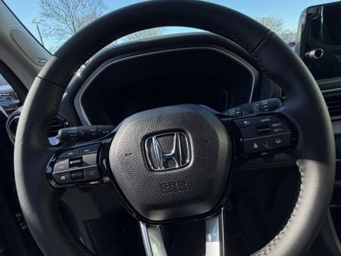 New 2025 Honda Pilot Touring image 5