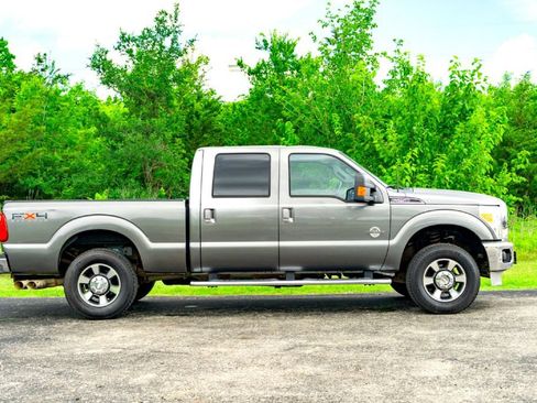 Used 2011 Ford F250 Lariat w/ Lariat Interior Pkg AWD/4WD image 6
