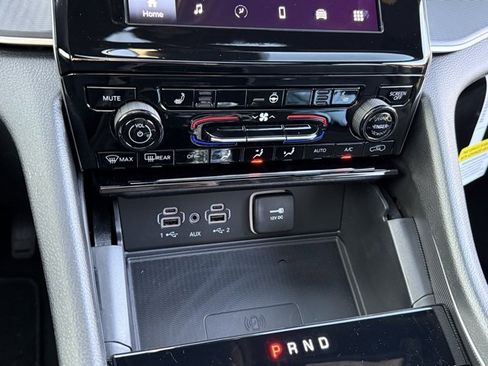 New 2025 Jeep Grand Cherokee Laredo w/ Luxury Tech Group I image 22