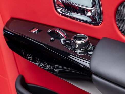 Used 2019 Rolls-Royce Phantom Sedan image 35