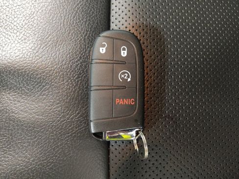 Used 2018 Jeep Compass Limited w/ Navigation Group AWD/4WD image 32
