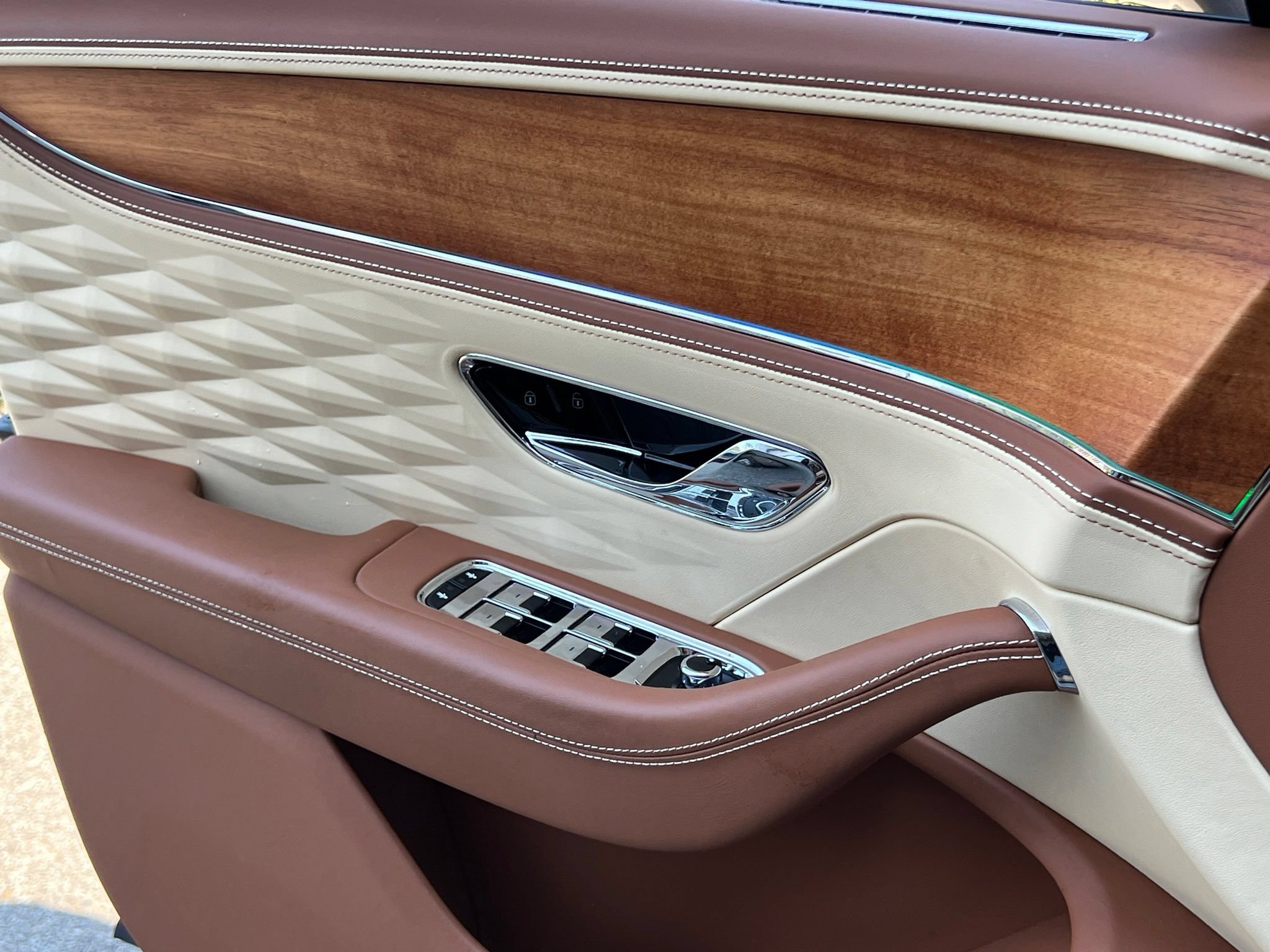 Used 2023 Bentley Flying Spur W12 AWD/4WD image 36