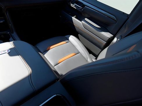 New 2025 GMC Sierra 2500 AT4 w/ AT4 Premium Plus Package image 26