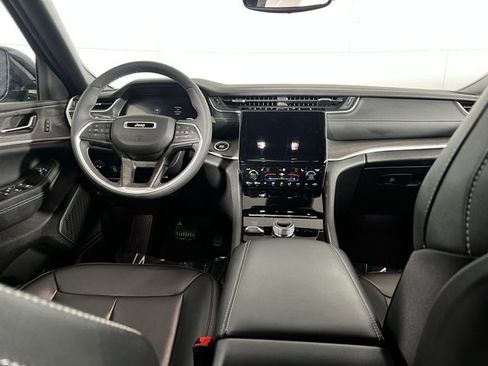 Used 2024 Jeep Grand Cherokee L Limited image 8