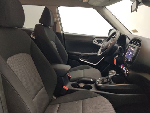 Used 2025 Kia Soul LX image 21
