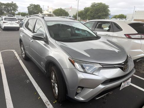 Used 2018 Toyota RAV4 Limited FWD image 2