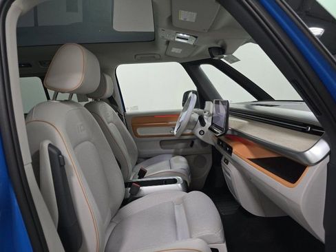 Used 2025 Volkswagen ID. Buzz 1st Edition image 9