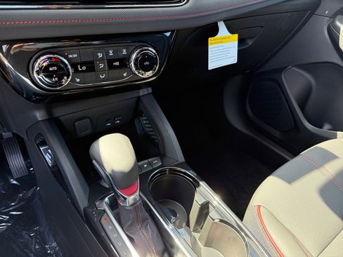Used 2022 Chevrolet Traverse LS FWD image 13