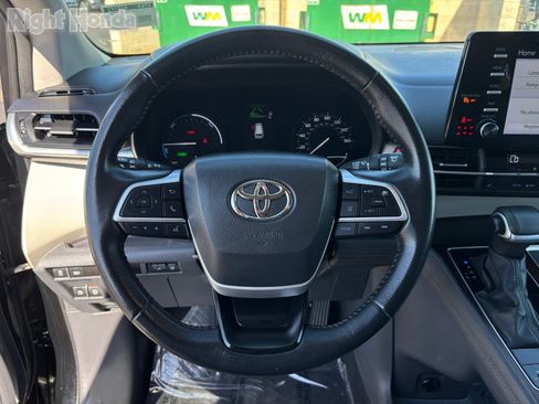 Used 2024 Toyota Sienna XLE image 20