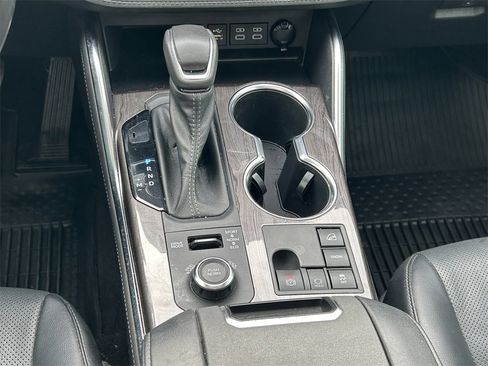 Used 2023 Toyota Highlander Limited image 22