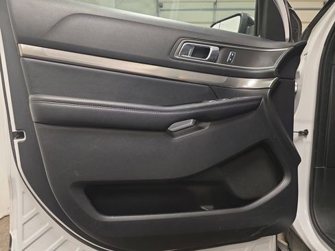 Used 2018 Ford Explorer XLT AWD/4WD image 16