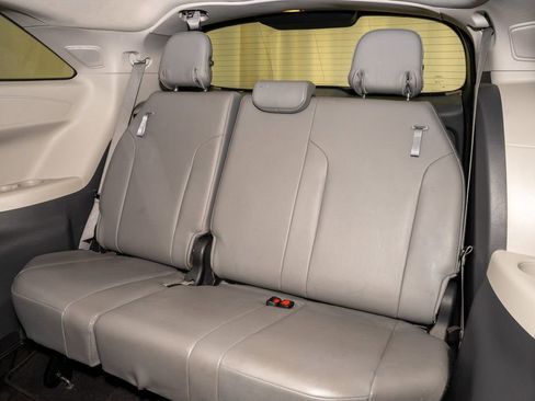 Used 2021 Toyota Sienna XLE w/ XLE Plus Package image 11