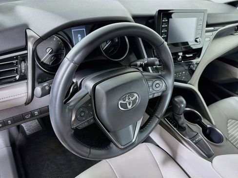 Used 2022 Toyota Camry SE FWD image 13
