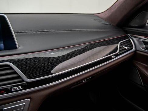 Certified 2022 BMW 750i xDrive w/ Luxury Rear Seating Package image 34