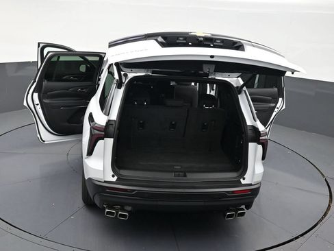 Used 2025 Chevrolet Traverse LT FWD image 29