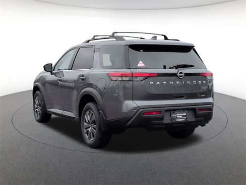 New 2025 Nissan Pathfinder SV image 7