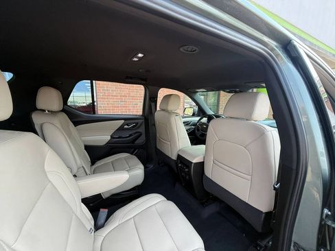 Used 2023 Chevrolet Traverse LT w/ LT Premium Package AWD/4WD image 18