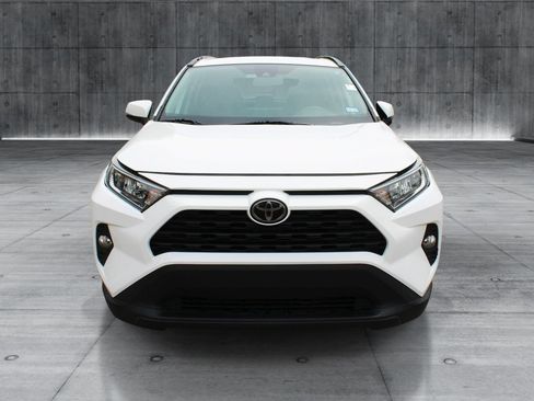 Used 2020 Toyota RAV4 XLE AWD/4WD image 11