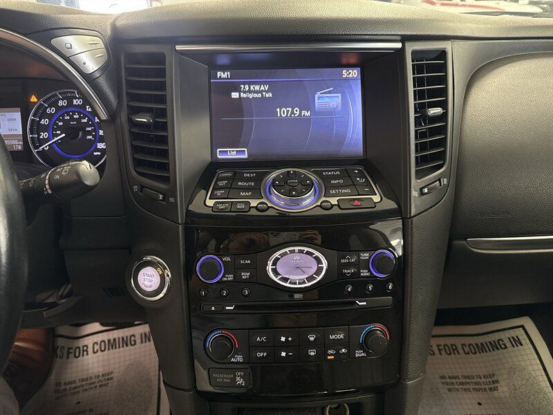 Used 2017 INFINITI QX70 AWD w/ Premium Package image 34