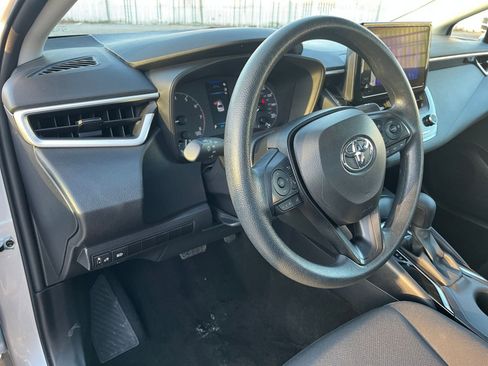 Used 2025 Toyota Corolla LE image 33