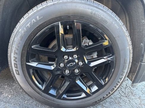 Used 2023 Chevrolet Traverse LT image 15
