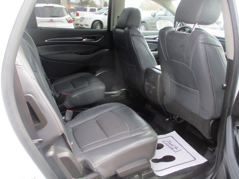 Used 2018 Buick Enclave Essence image 10