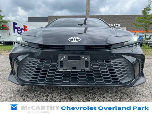 Used 2025 Toyota Camry SE FWD image 8